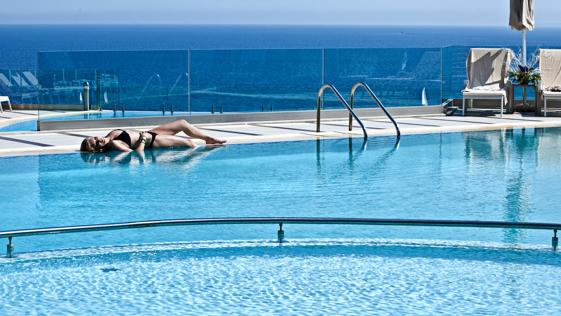 Pool and sea view