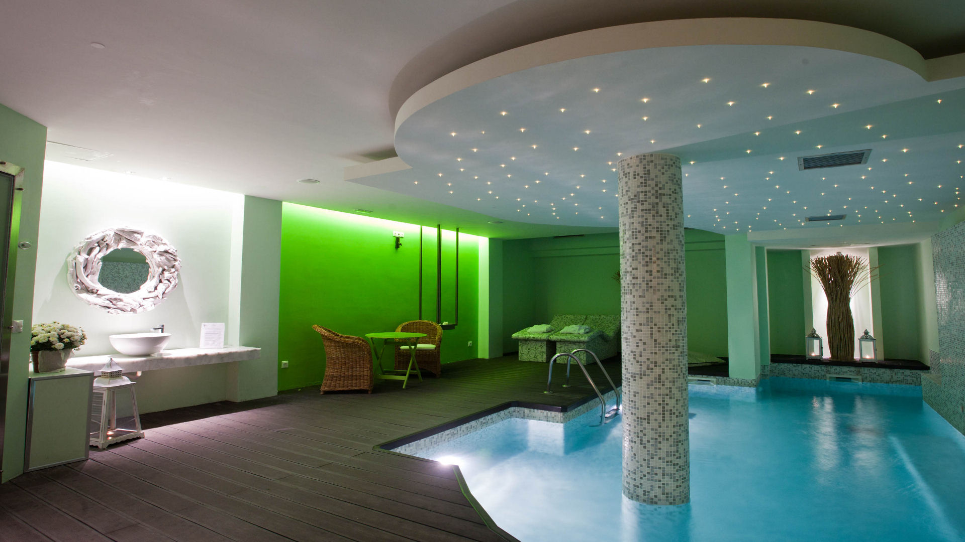 Spa pool wide view
