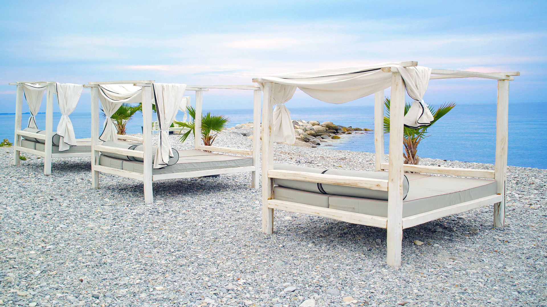 Beach canopy beds