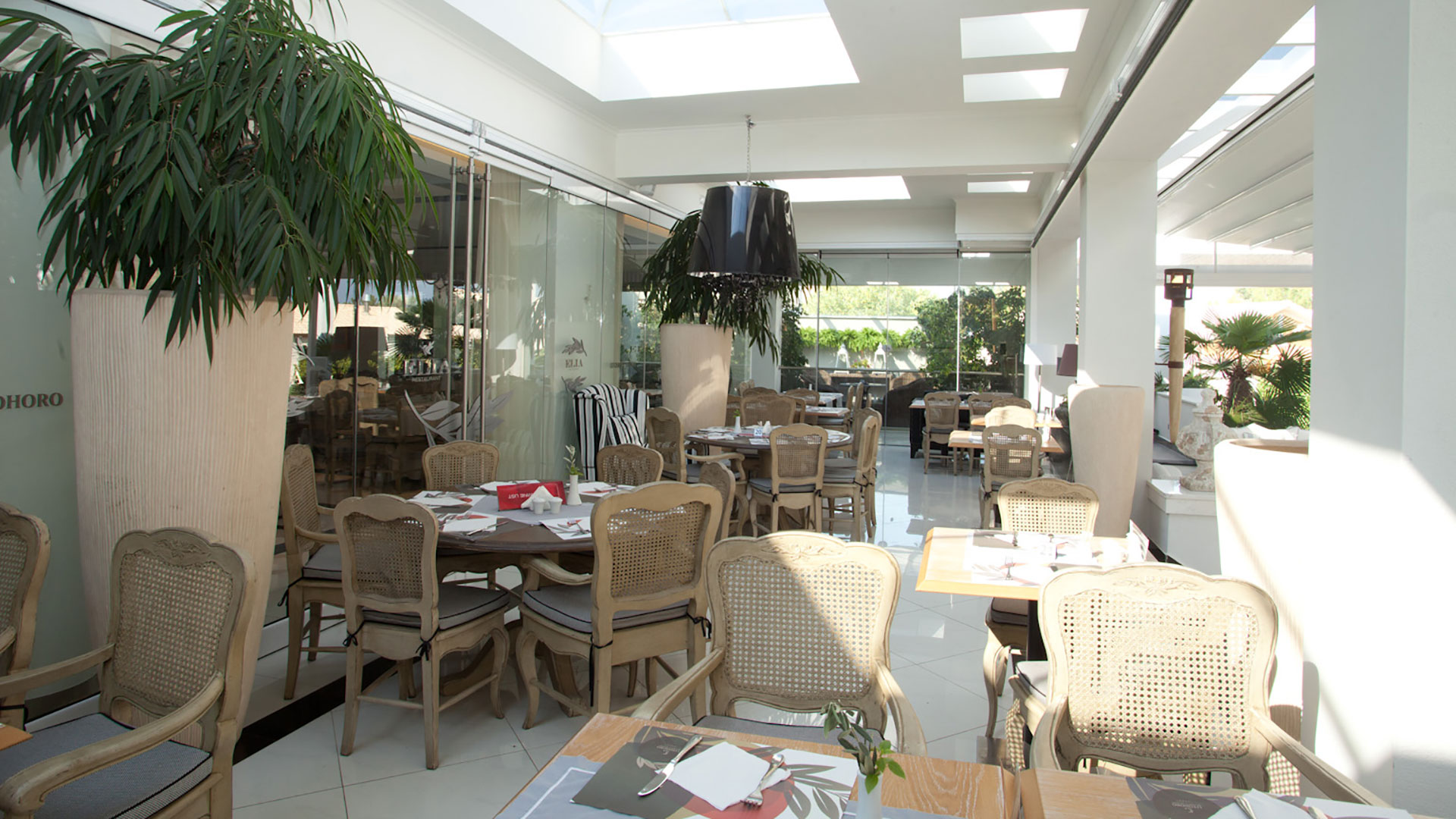 Elia glass roof dining