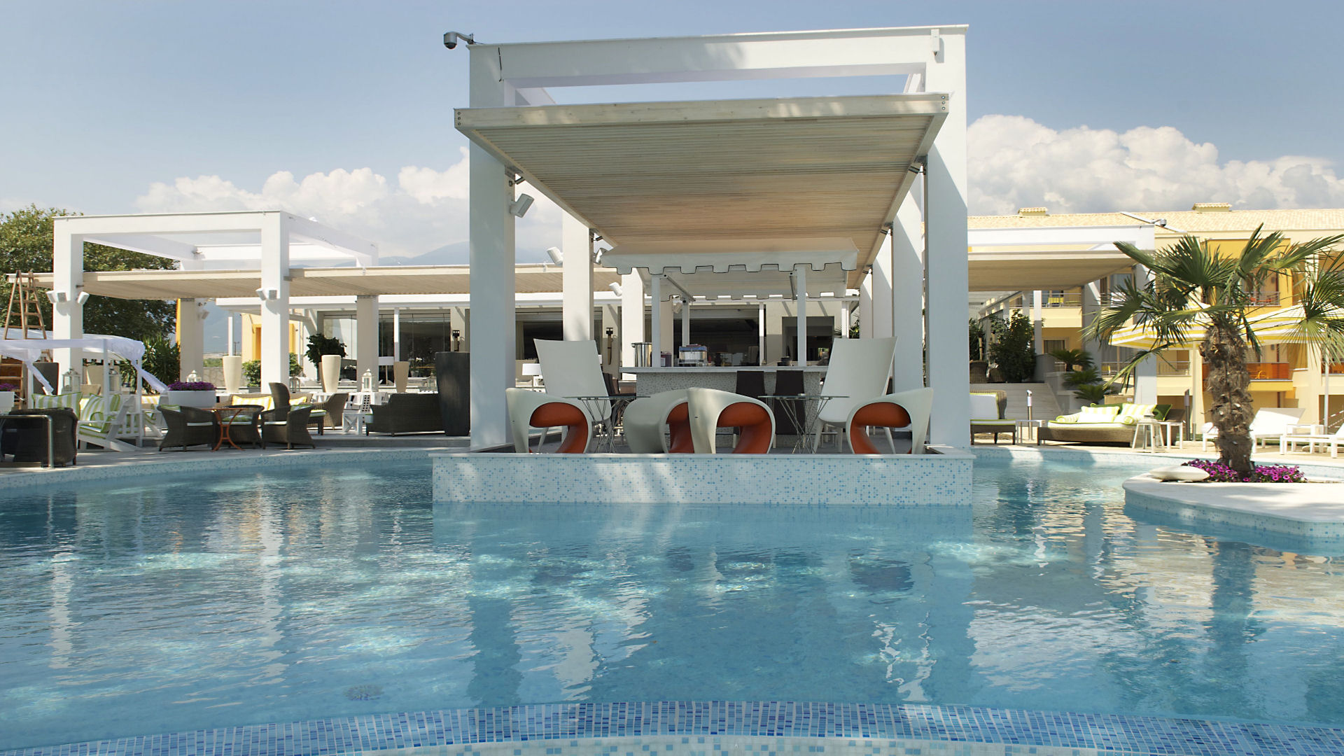 Pool bar