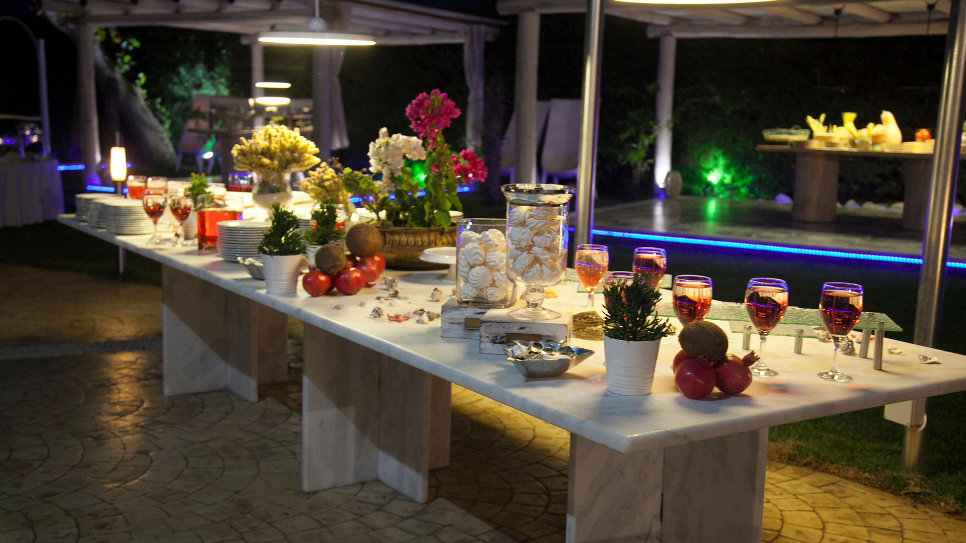 Outdoor dinner buffet